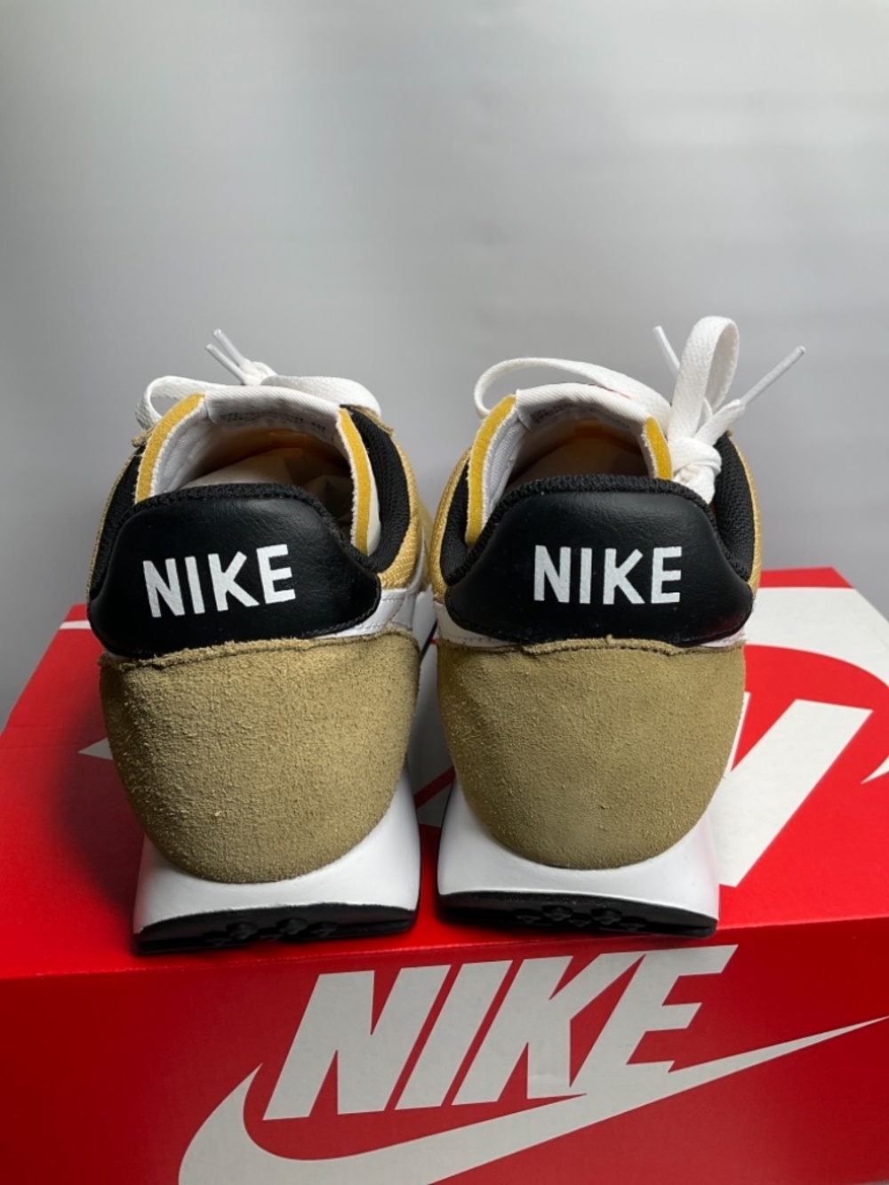 Nike Air Tailwind 79 men’s US10 Suede Parachute Beige/White Athletic Shoes - Picture 2 of 7